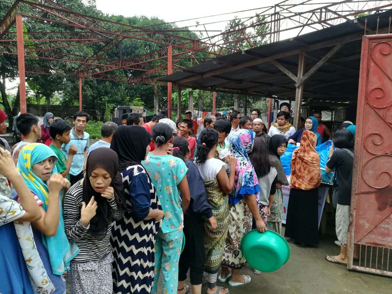 Sıkı Yönetim İlan Edilen Filipinler'e Gıda Yardımı