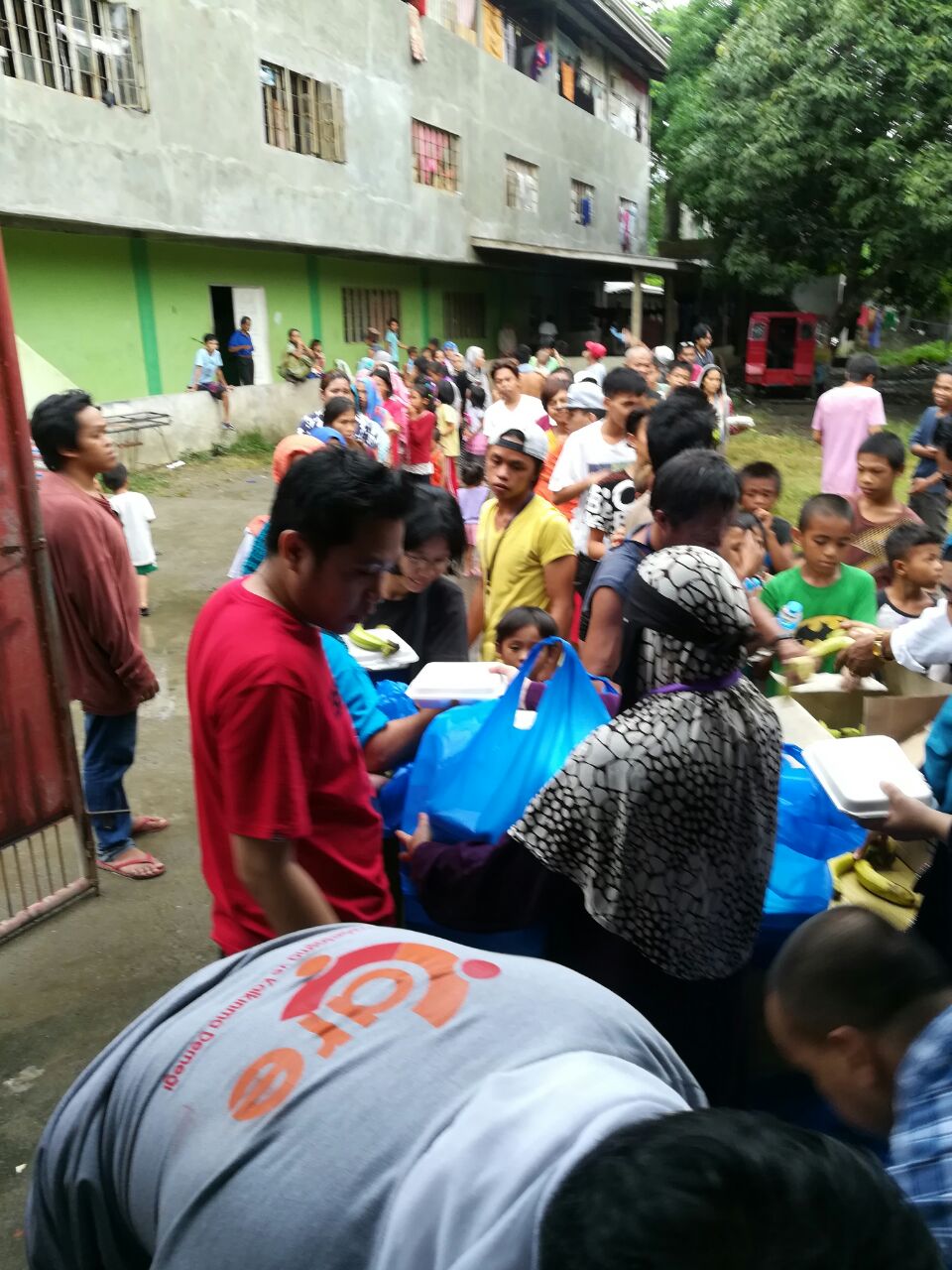 Sıkı Yönetim İlan Edilen Filipinler'e Gıda Yardımı