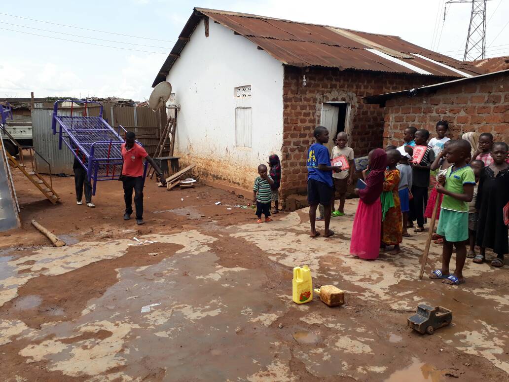 Uganda da İslami Okullara Yatak, Ranza ve Yastık Yardımı