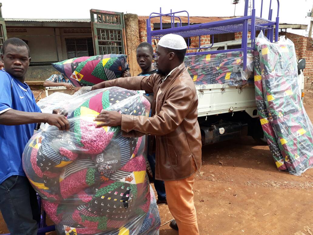 Uganda da İslami Okullara Yatak, Ranza ve Yastık Yardımı