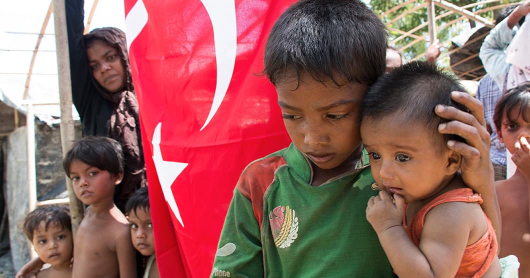 Binlerce Arakanlı Müslümana Temel Gıda Yardımı