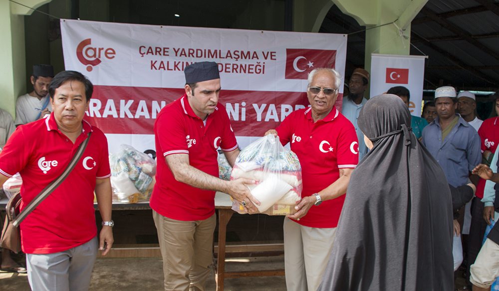 Binlerce Arakanlı Müslümana Temel Gıda Yardımı