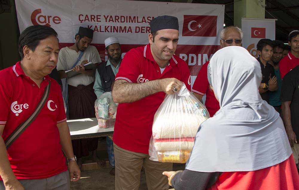 Binlerce Arakanlı Müslümana Temel Gıda Yardımı