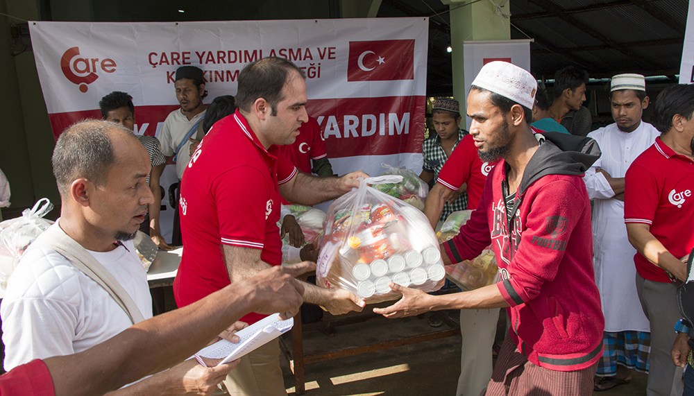 Binlerce Arakanlı Müslümana Temel Gıda Yardımı