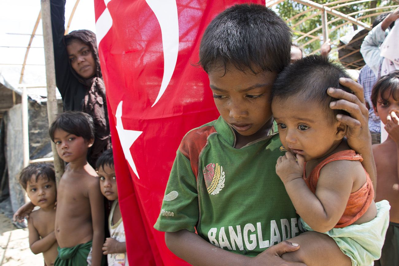 Binlerce Arakanlı Müslümana Temel Gıda Yardımı