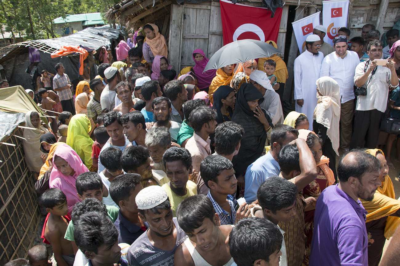 Binlerce Arakanlı Müslümana Temel Gıda Yardımı