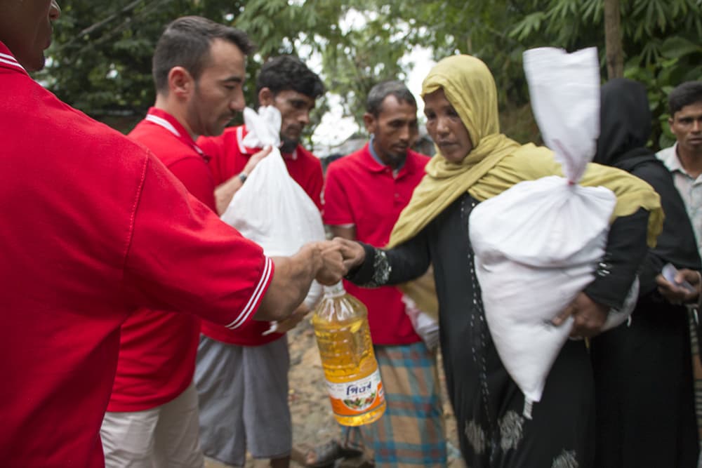 Çare Derneği Arakan'da Onbinlerce Kişiye Yardım Ulaştırdı