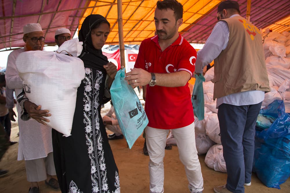 Çare Derneği Arakan'da Onbinlerce Kişiye Yardım Ulaştırdı