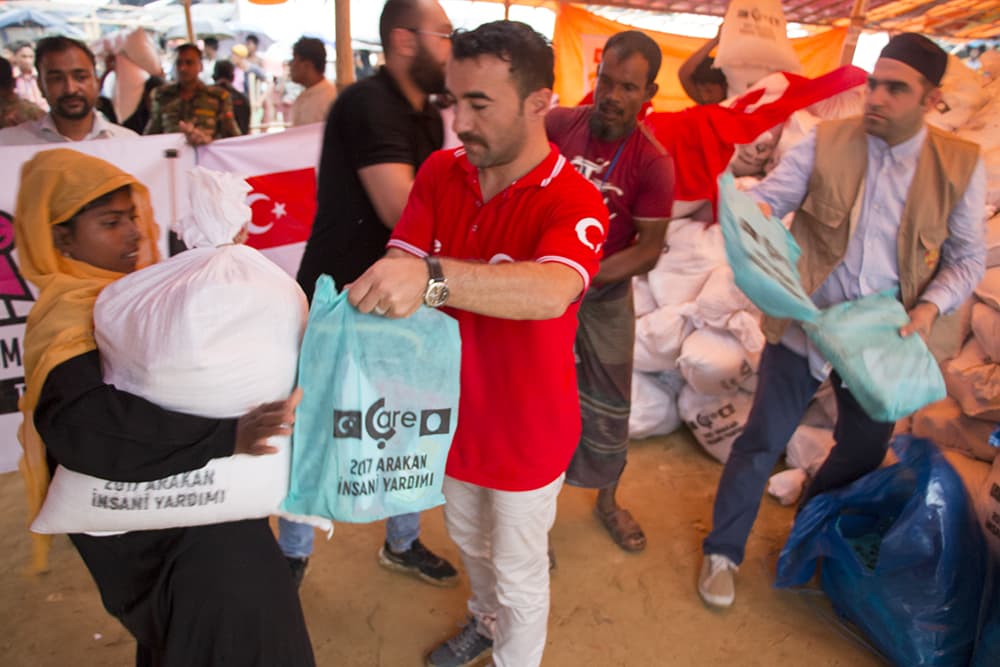 Çare Derneği Arakan'da Onbinlerce Kişiye Yardım Ulaştırdı