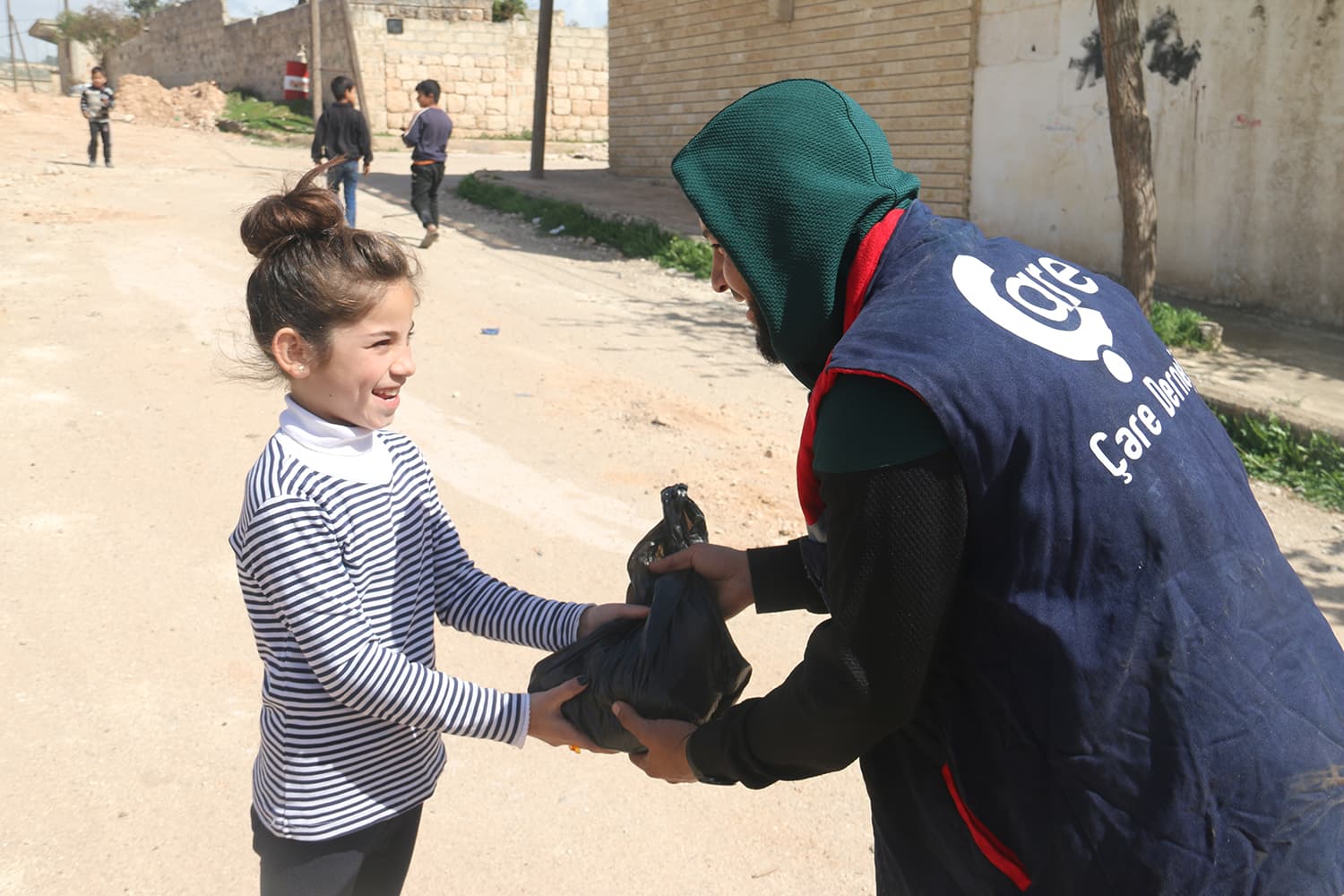 Afrin Halkına İnsani Yardım
