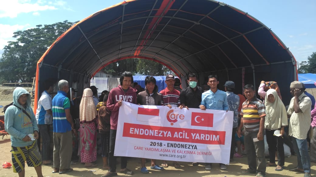 Depremzede Mağduru Endonezya Halkına Yardımlar Dağıtılıyor