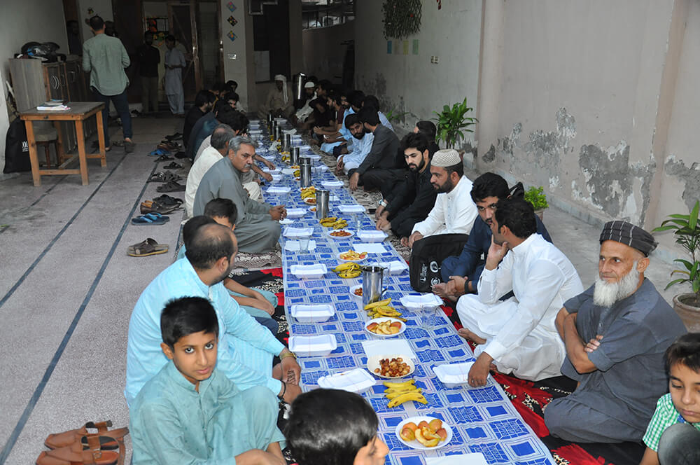 iftar Tables Established in Pakistan