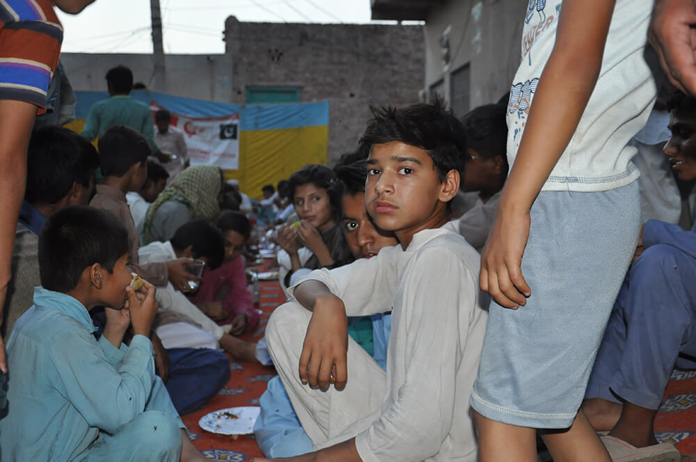 iftar Tables Established in Pakistan