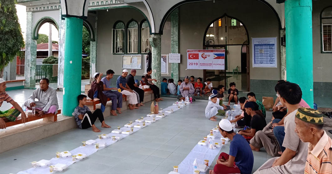 Filipinli Kardeşlerimizle İftar Sofrasında Buluştuk