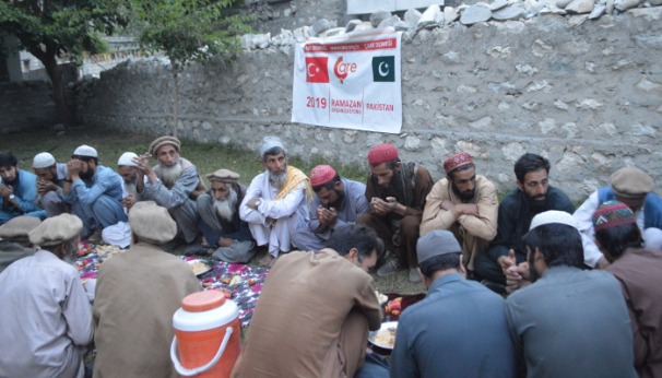 iftar Tables Established in Pakistan