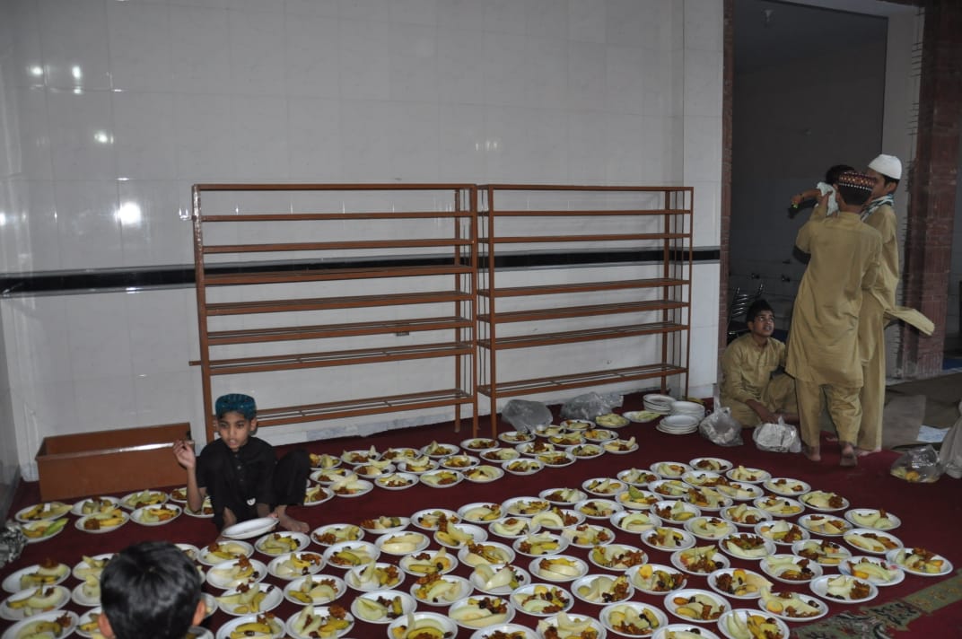iftar Tables Established in Pakistan