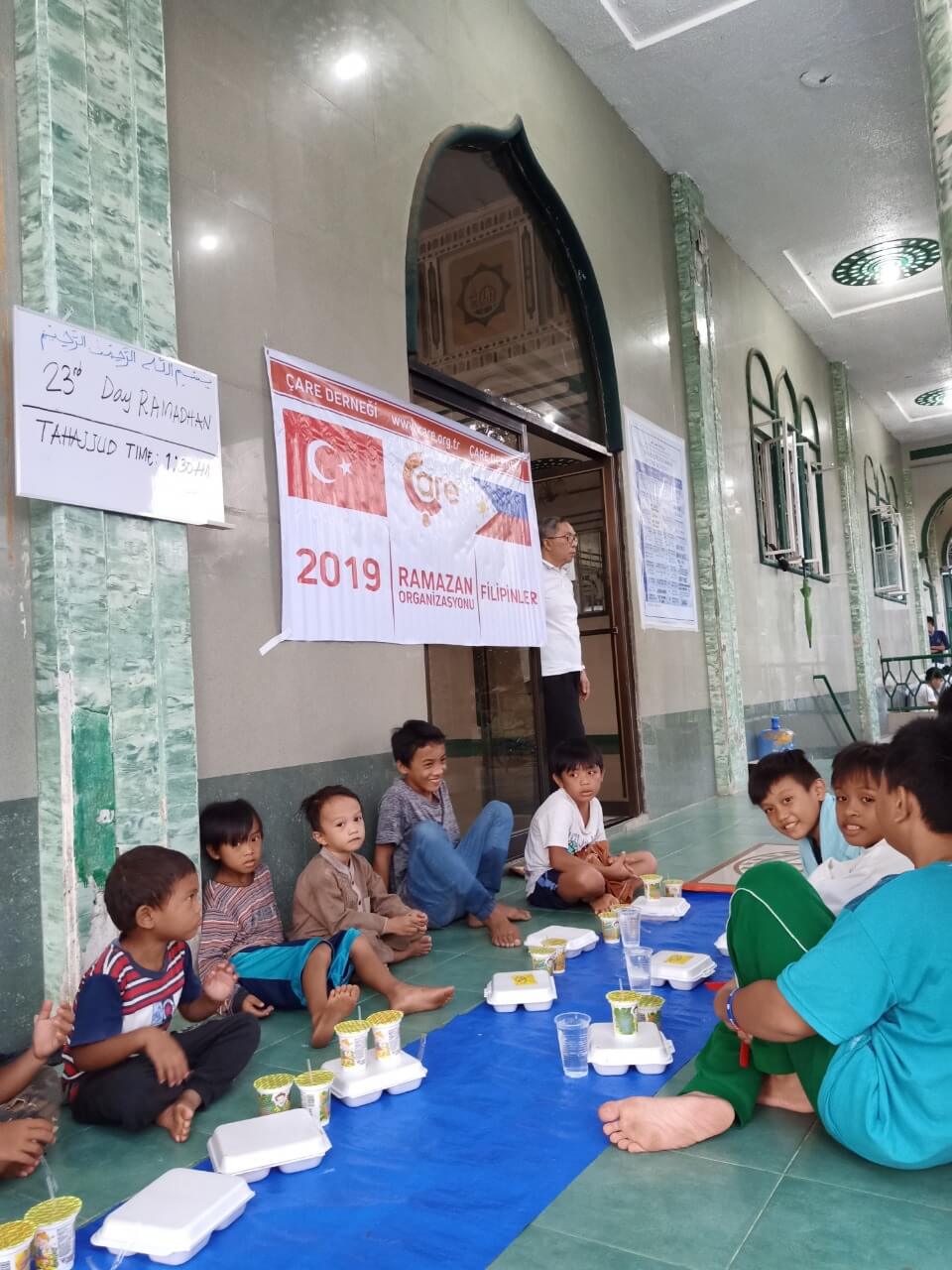 Filipinli Kardeşlerimizle İftar Sofrasında Buluştuk