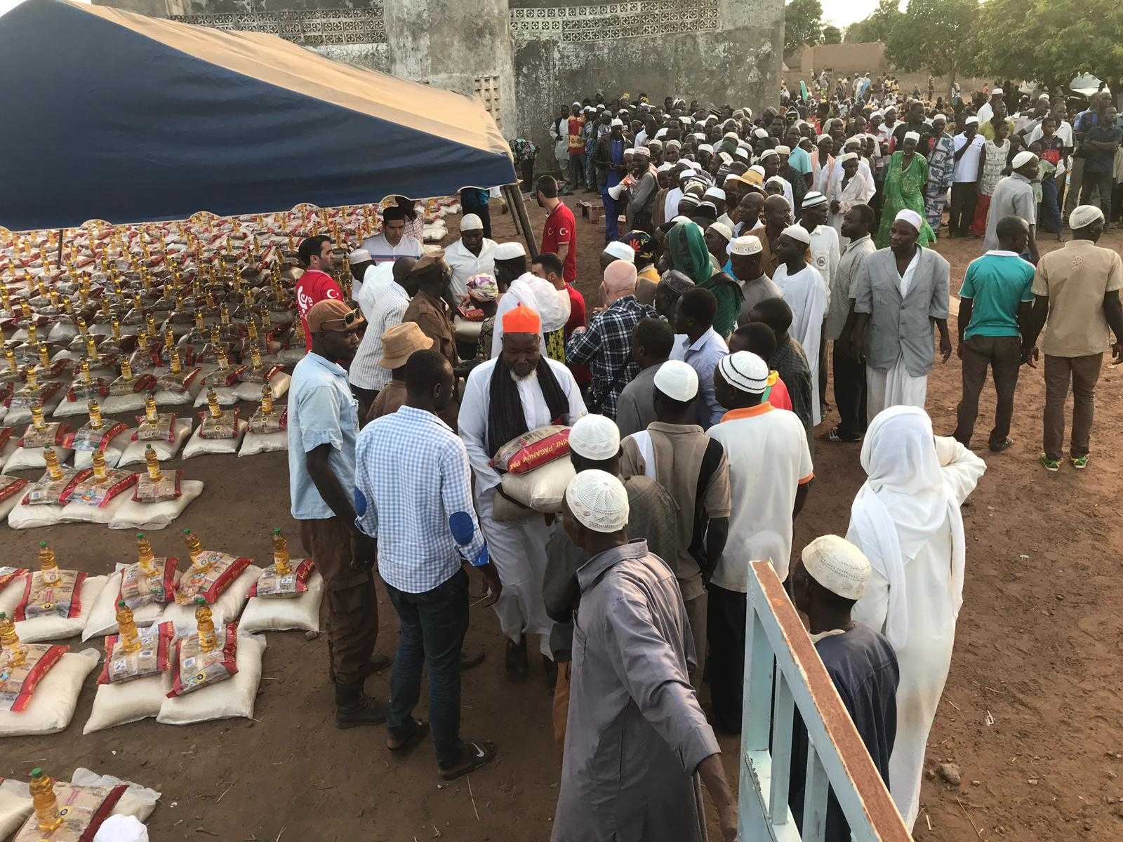 Burkina Faso'daki Binlerce Aileye Ramazan Yardımları Ulaştırıldı