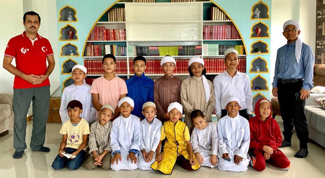 Filipinler Yetimhanemize Kitaplık