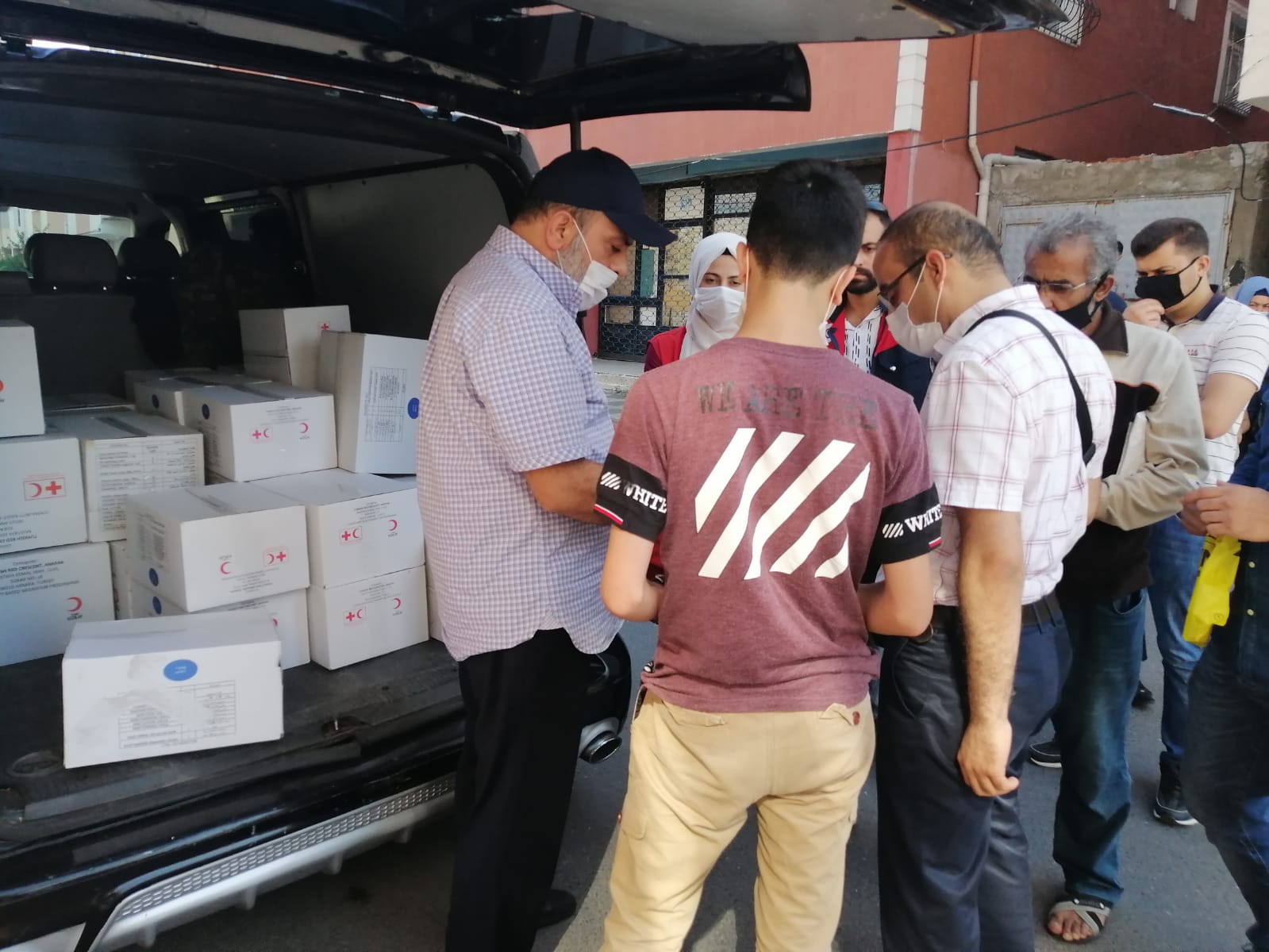 Ümraniye’deki Suriyeli Ailelere Yardım