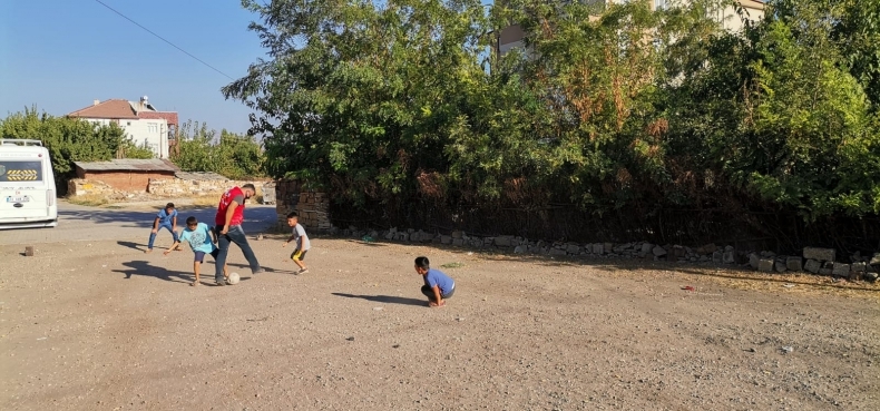 [21] Elazığ'da Ailelere Un, Gıda Kolisi ve Nakdî Yardım - 10.jpeg