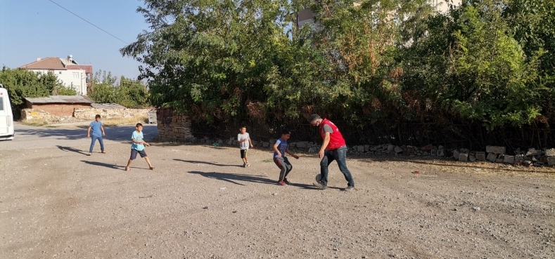 [21] Elazığ'da Ailelere Un, Gıda Kolisi ve Nakdî Yardım - 11.jpeg