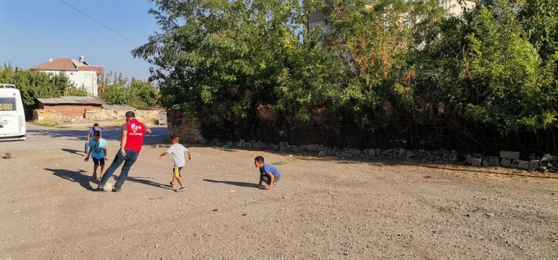 [21] Elazığ'da Ailelere Un, Gıda Kolisi ve Nakdî Yardım - 12.jpeg