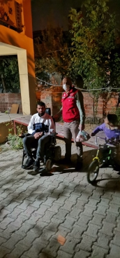 [21] Elazığ'da Ailelere Un, Gıda Kolisi ve Nakdî Yardım - 13.jpeg