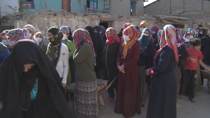 [21] Elazığ'da Ailelere Un, Gıda Kolisi ve Nakdî Yardım - 24.jpeg