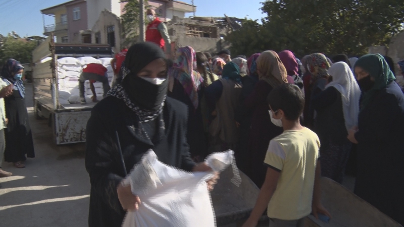 [21] Elazığ'da Ailelere Un, Gıda Kolisi ve Nakdî Yardım - 25.jpeg