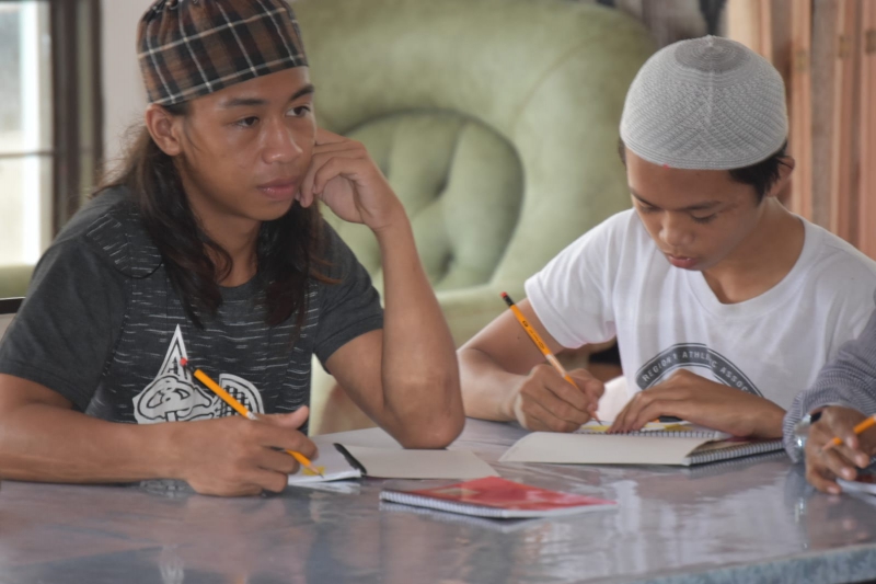 [19] Filipinler Çare Medresesi'nde Mühtedi Gençlerle Eğitim Programı - 06.jpeg