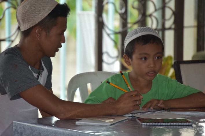 [19] Filipinler Çare Medresesi'nde Mühtedi Gençlerle Eğitim Programı - 15.jpeg