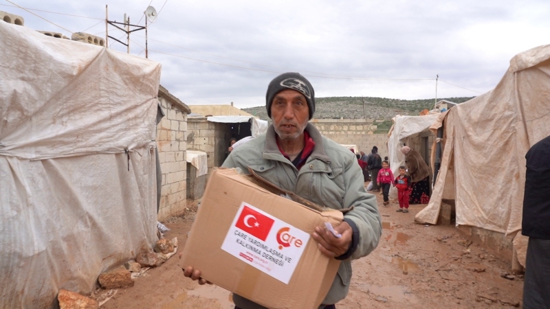 38. İdlib'de Yüzlerce Aileye 4 Tır Gıda ve Giyecek Yardımı! [Tamamlandı] 04.jpeg