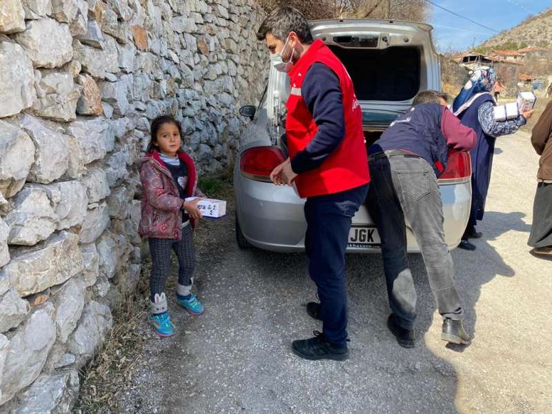 Ankara'da 40 Aileye Hijyen Paketi ve Gıda Yardımları 01.jpeg