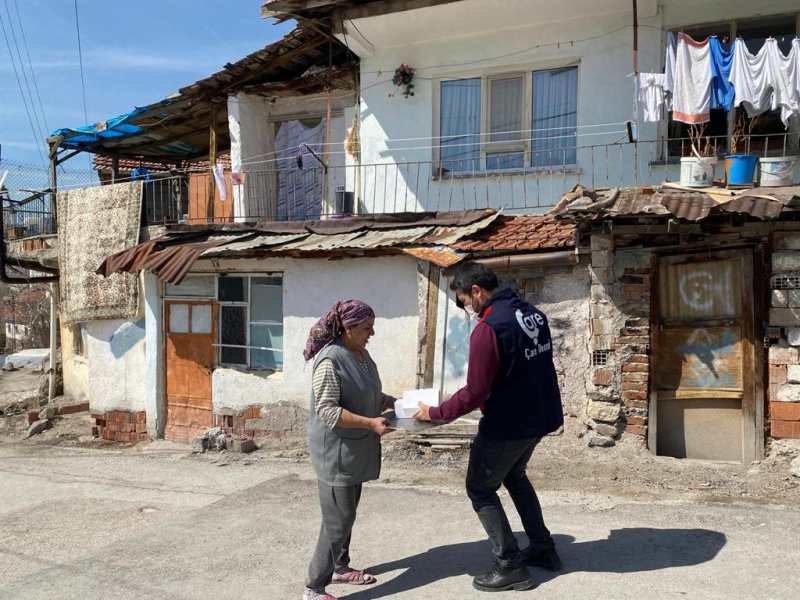 Ankara'da 40 Aileye Hijyen Paketi ve Gıda Yardımları 08.jpeg