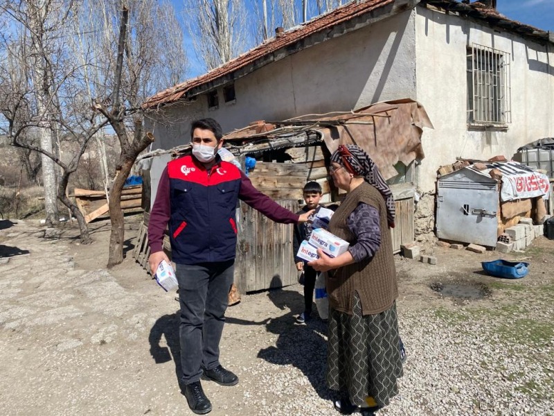 Ankara'da 40 Aileye Hijyen Paketi ve Gıda Yardımları 36.jpeg
