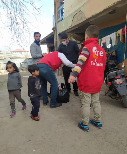 84. Elazığ'da 65 Aileye Gıda Yardımı 07.jpeg