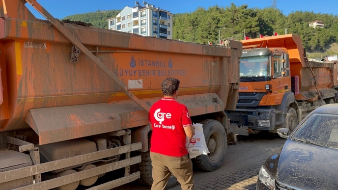 Afetzedelerin Yanında - 06.jpeg