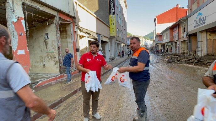 Afetzedelerin Yanında - 07.jpeg