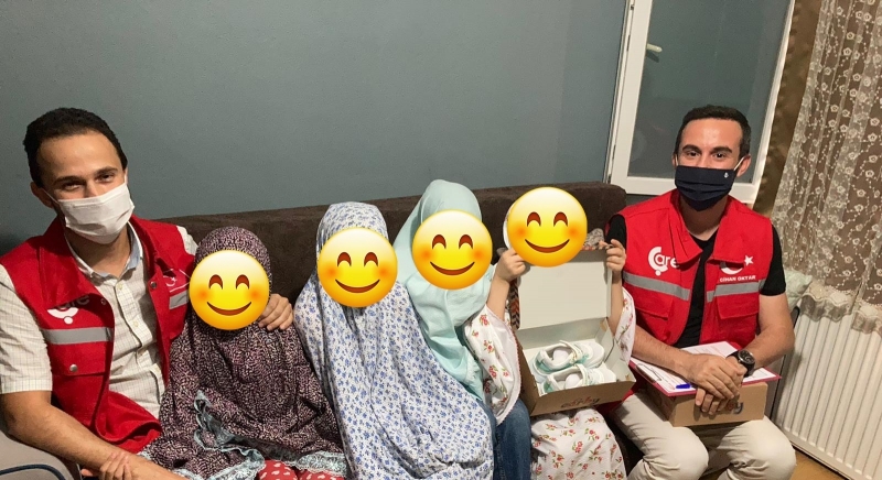 İstanbul'da İhtiyaç Sahibi Aile Ziyareti - 02.jpeg
