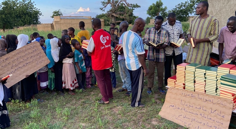 Burkina Faso'da Kur'anı Kerim Dağıtımı
