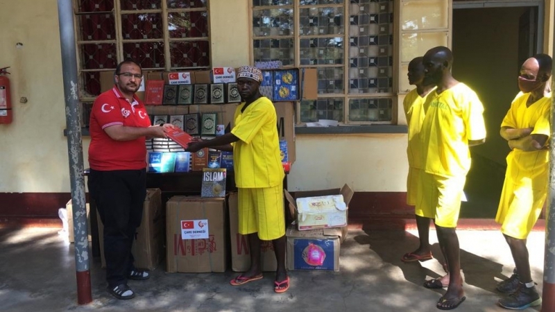 Uganda, Jinja Cezaevi’ne İslami Eser Dağıtımı