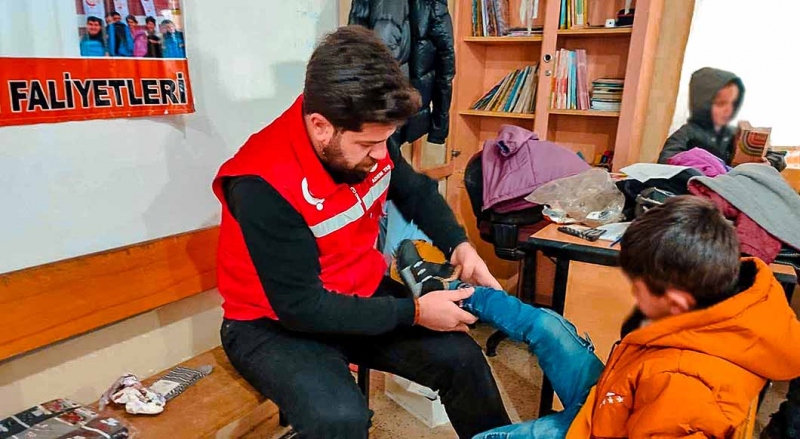 Hakkâri, Şemdinli'de Öğrencilere Kış Yardımı