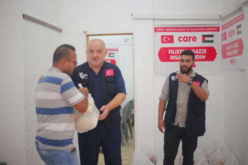 Filistin, Gazze'de Bayramlık ve Gıda Dağıtımları (10).jpeg