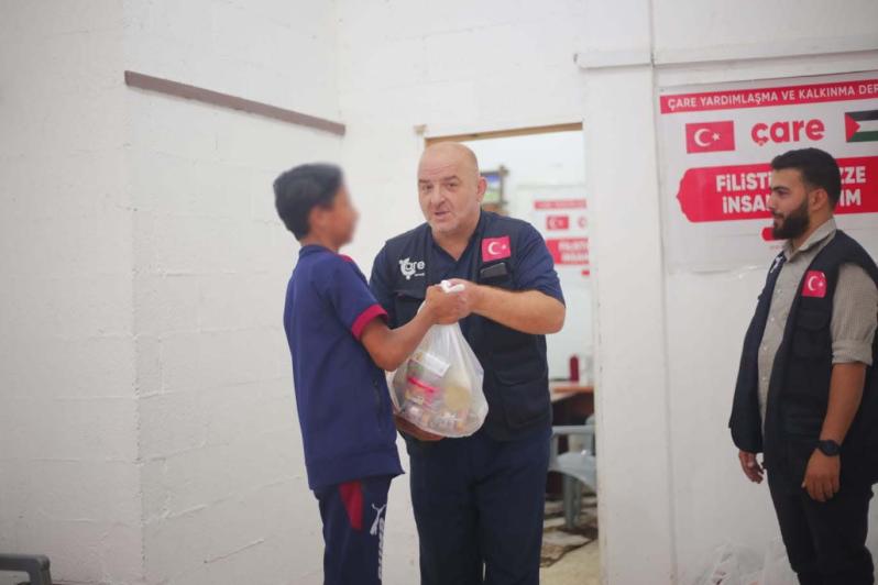 Filistin, Gazze'de Bayramlık ve Gıda Dağıtımları (14).jpeg