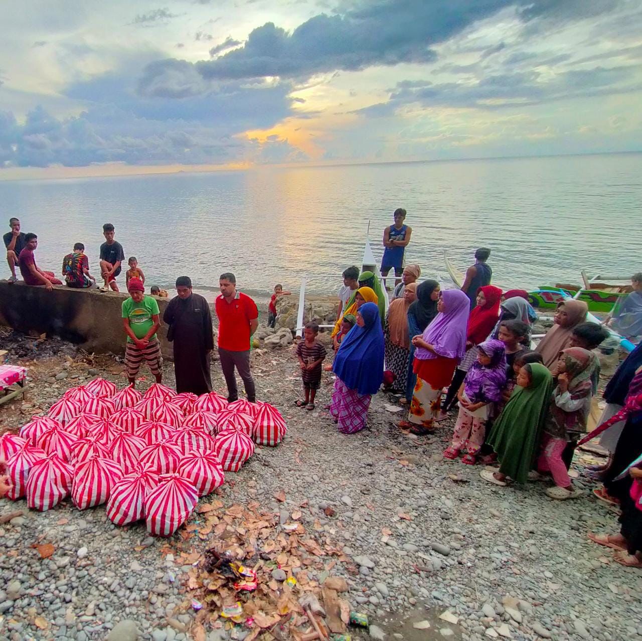 Filipinler'de Kasırga: Aile ve Yetimhanemiz Yetimlerine Yardım