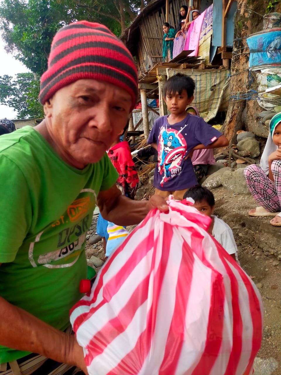 Filipinler'de Kasırga: Aile ve Yetimhanemiz Yetimlerine Yardım