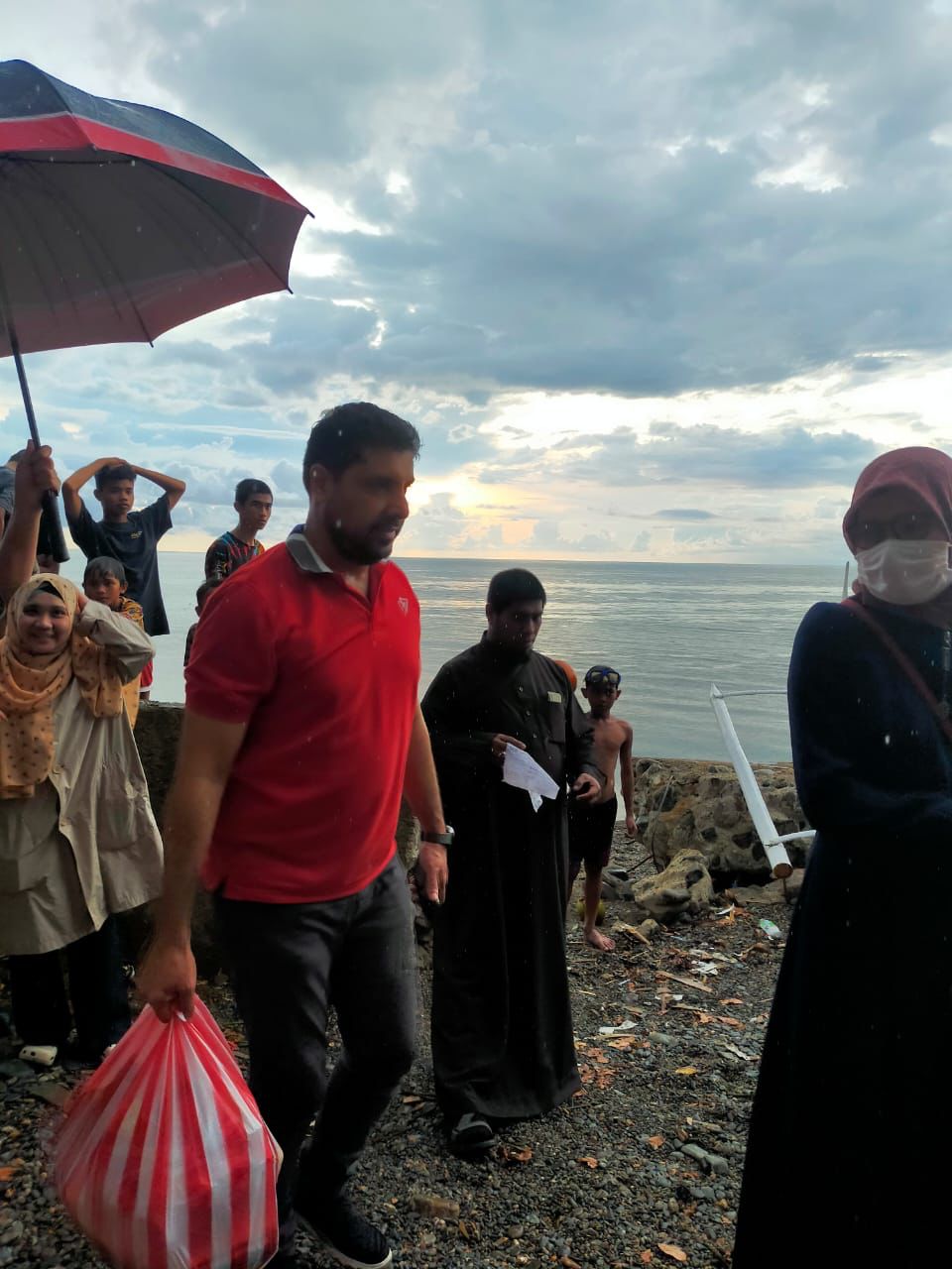 Filipinler'de Kasırga: Aile ve Yetimhanemiz Yetimlerine Yardım