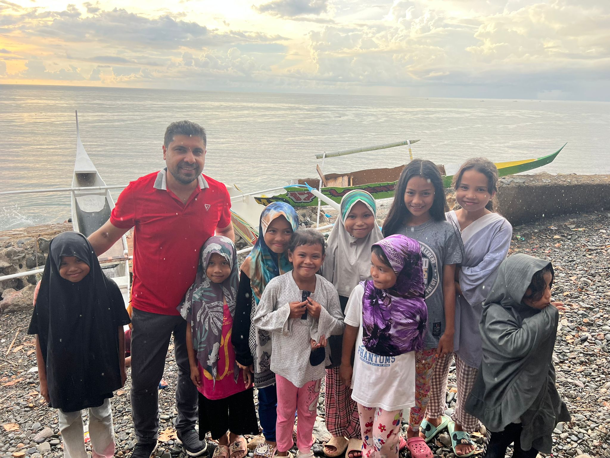 Filipinler'de Kasırga: Aile ve Yetimhanemiz Yetimlerine Yardım