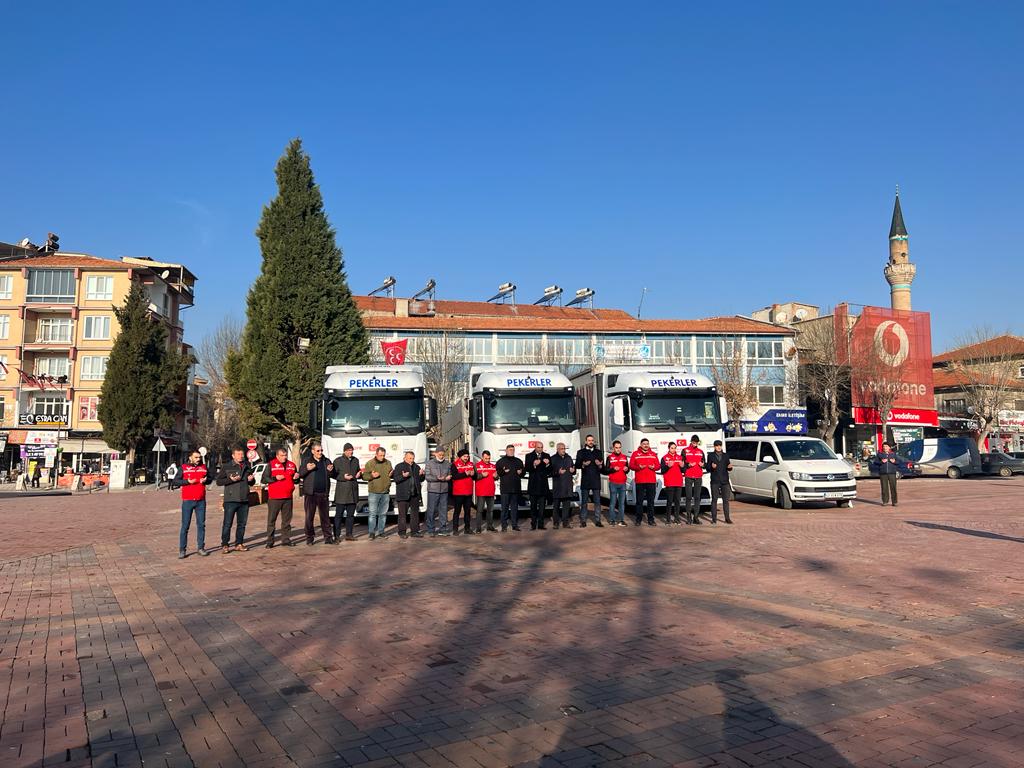3 Tır Yakacak ve Gıda Yardımı Yola Çıktı